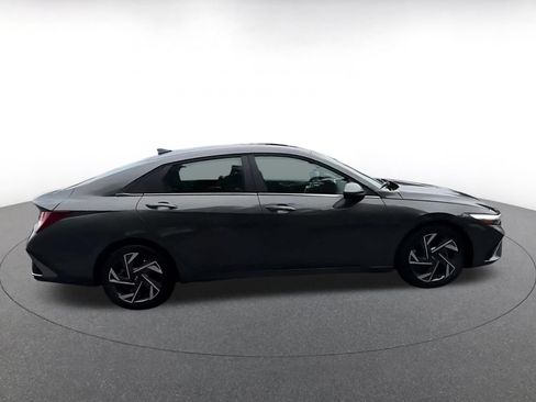 Used 2025 Hyundai Elantra Limited FWD image 16
