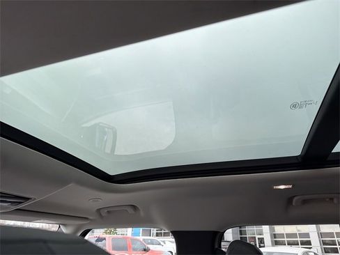 Used 2024 Land Rover Defender 110 S image 14