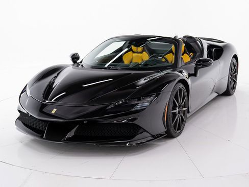 Used 2022 Ferrari SF90 Spider AWD/4WD image 1