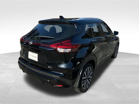 Used 2023 Nissan Kicks SV image 5