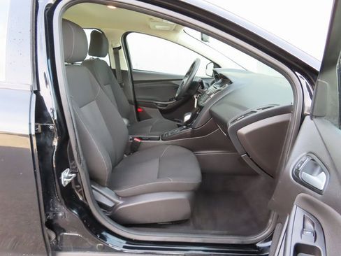 Used 2017 Ford Focus SE image 22