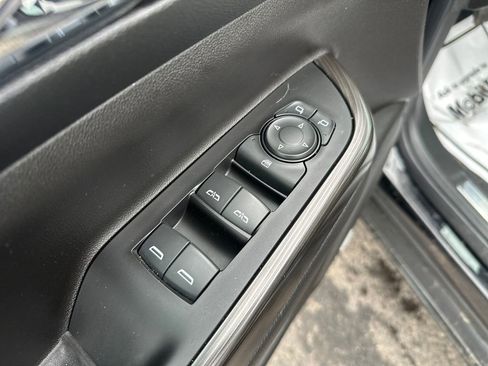 Used 2023 GMC Acadia SLT w/ Elevation Edition image 11