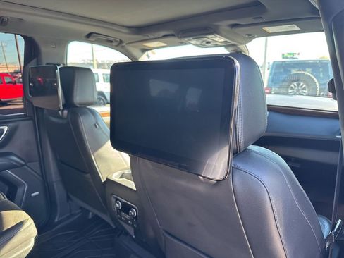 Used 2021 Chevrolet Suburban High Country w/ Premium Package image 25