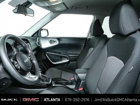 Used 2025 Kia Soul LX FWD image 5