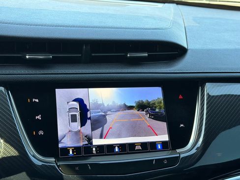 Certified 2024 Cadillac XT6 Sport w/ Technology Package AWD/4WD image 8