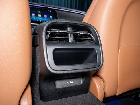 Used 2025 Mercedes-Benz E 450 4MATIC Sedan image 26