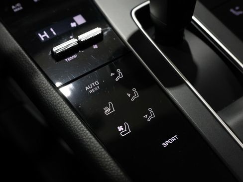 Used 2023 Porsche Macan image 91