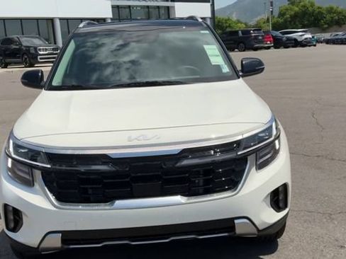 Used 2025 Kia Seltos SX AWD/4WD image 2