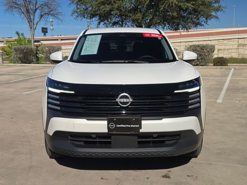 Certified 2025 Nissan Kicks SV image 2