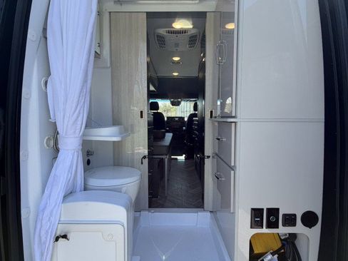 Used 2022 Mercedes-Benz Sprinter 2500 image 65