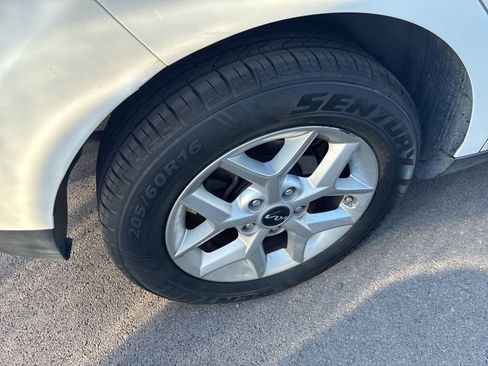 Certified 2023 Kia Soul LX w/ LX Technology Package image 3