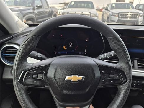 Used 2025 Chevrolet Trax LT image 25