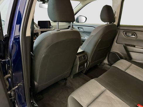 Used 2025 Nissan Rogue SV image 27