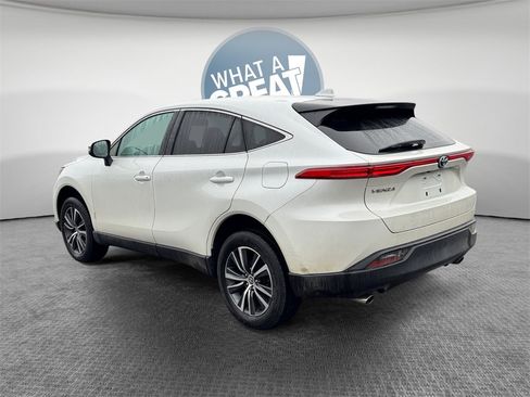 Used 2023 Toyota Venza LE image 7