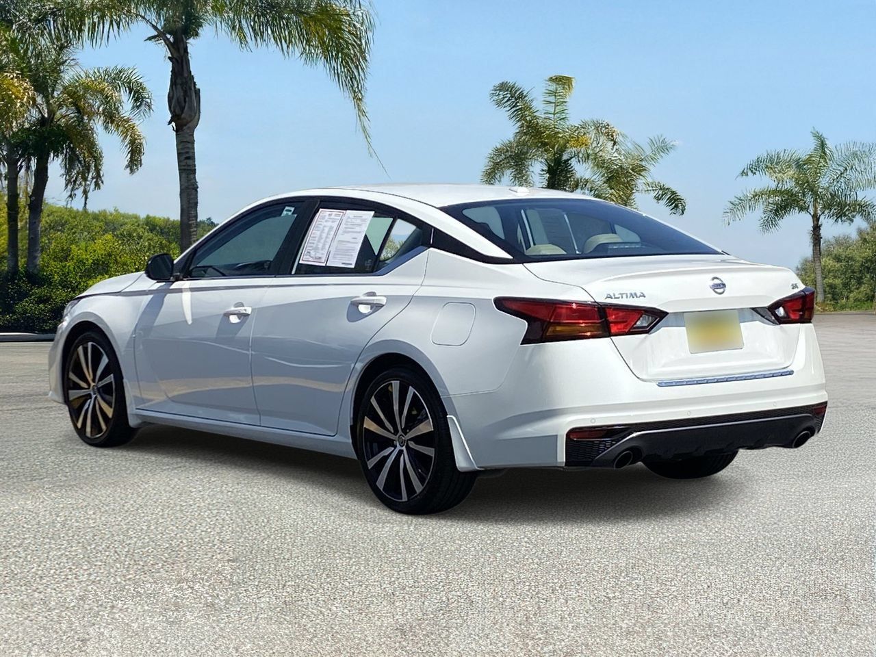 Certified 2021 Nissan Altima 2.5 SR w/ SR Premium Package FWD image 3