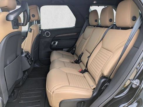 New 2025 Land Rover Discovery Dynamic SE image 16