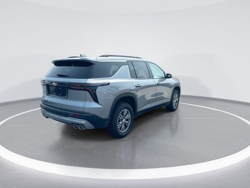 Used 2026 Chevrolet Traverse LT FWD image 9