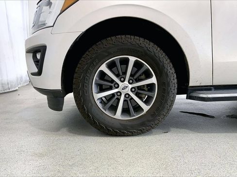 Used 2018 Ford Expedition XLT w/ Equipment Group 202A RWD image 6