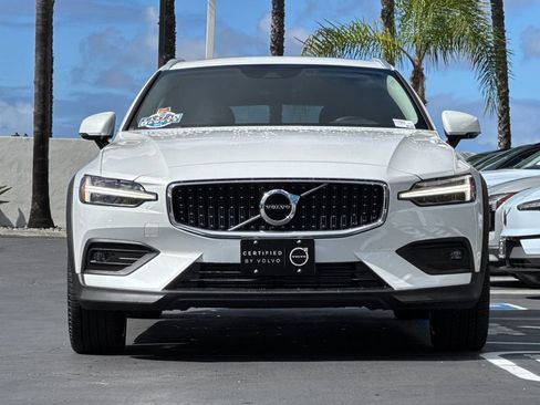 Certified 2021 Volvo V60 T5 Cross Country w/ Climate Package image 8