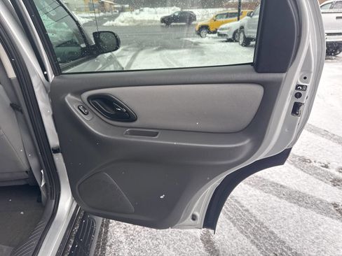 Used 2005 Ford Escape XLT image 23