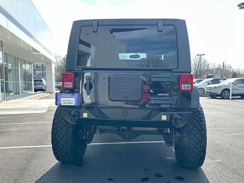 Used 2015 Jeep Wrangler Unlimited Rubicon w/ Connectivity Group image 15