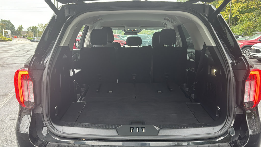 Used 2025 Ford Explorer Active AWD/4WD image 14