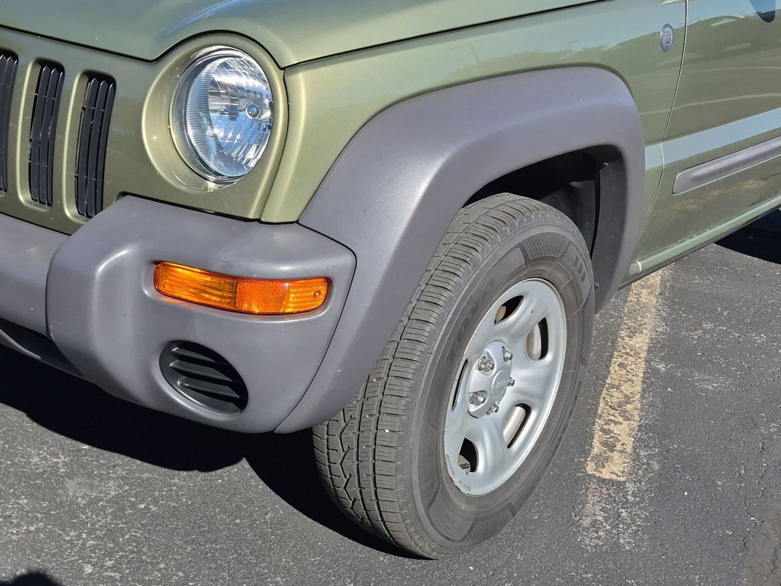 Used 2004 Jeep Liberty Sport w/ PWR Convenience Group AWD/4WD image 9