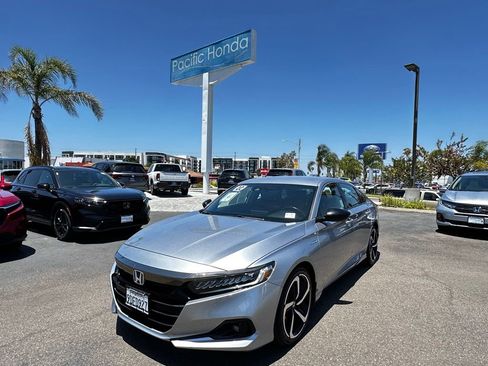 Used 2022 Honda Accord Sport image 2