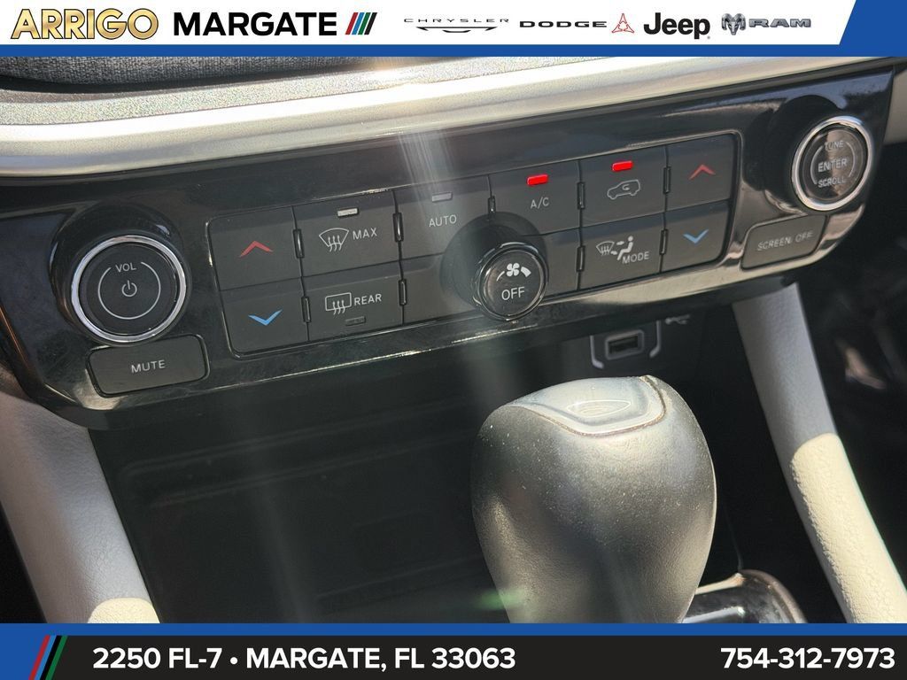 Used 2022 Jeep Compass Latitude w/ Convenience Group FWD image 24