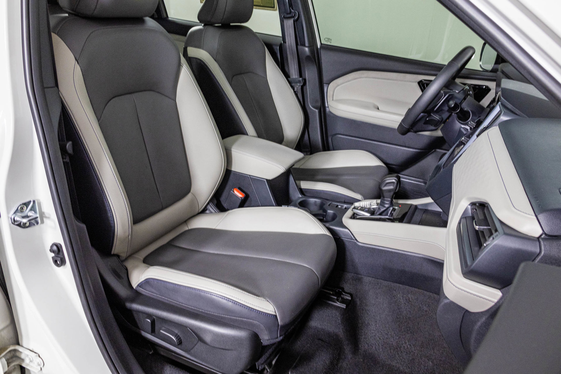 Used 2025 Subaru Forester Limited AWD/4WD image 47