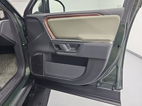 Used 2022 Rivian R1T Adventure image 18