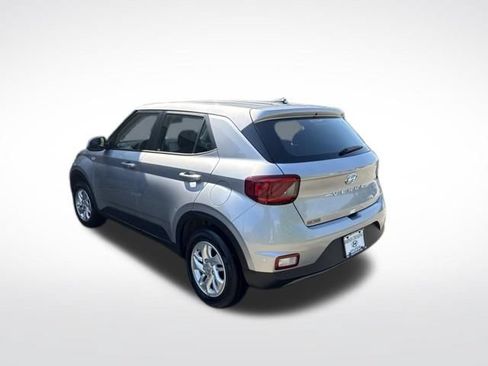 Used 2026 Hyundai Venue SE FWD image 5