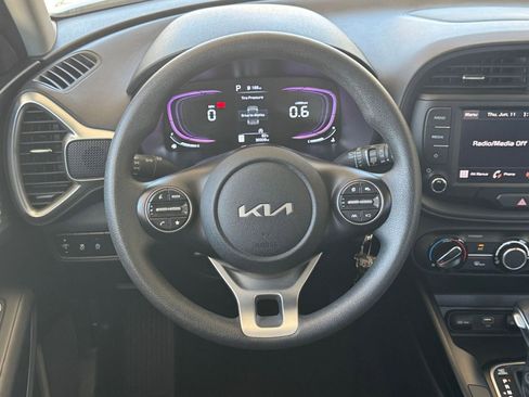 Used 2025 Kia Soul LX w/ LX Technology Package FWD image 25