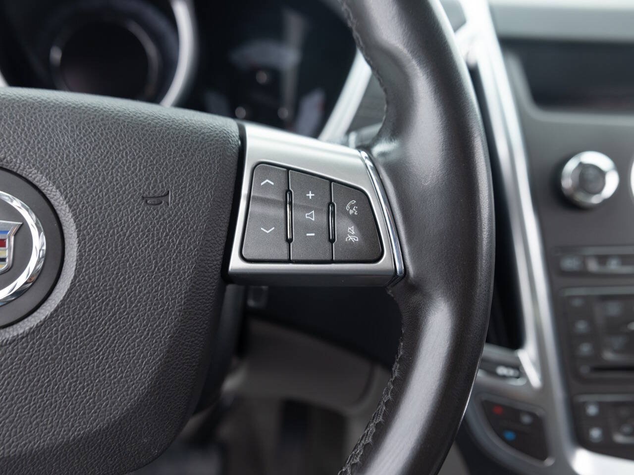 Used 2011 Cadillac SRX Luxury FWD image 38
