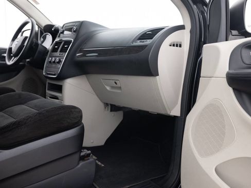 Used 2016 Dodge Grand Caravan American Value Package FWD image 30