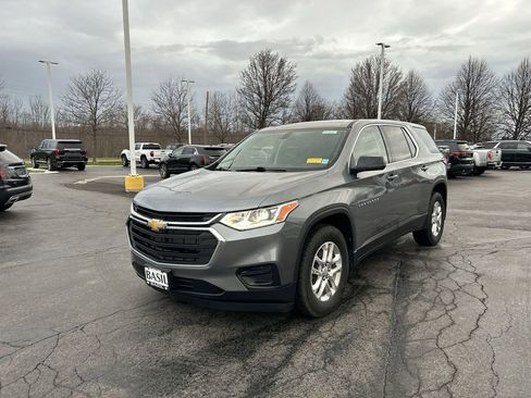 Used 2021 Chevrolet Traverse LS image 1