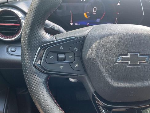 Used 2025 Chevrolet Trax RS w/ Sunroof Package FWD image 19