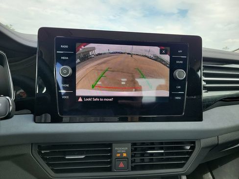 Used 2025 Volkswagen Jetta SE FWD image 16