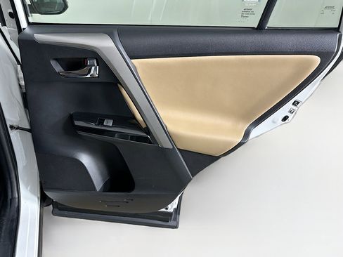 Used 2017 Toyota RAV4 Limited image 31