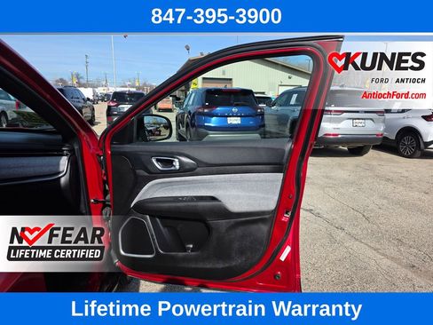 Used 2025 Jeep Compass Latitude image 30