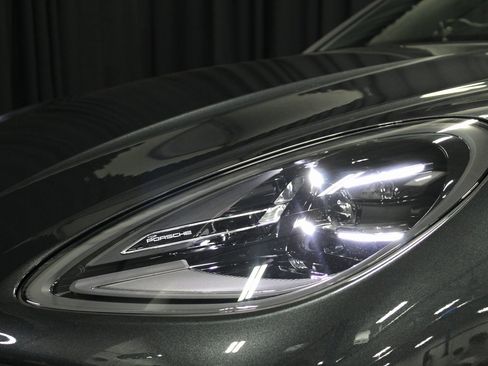 New 2026 Porsche Macan image 15