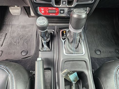 Used 2022 Jeep Wrangler Unlimited Rubicon 4xe w/ Cold Weather Group AWD/4WD image 28