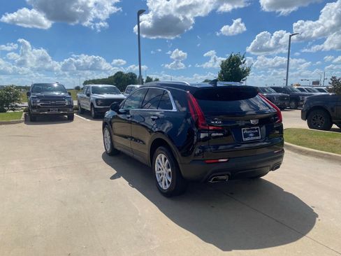 Used 2023 Cadillac XT4 Luxury w/ Cold Weather Package FWD image 3