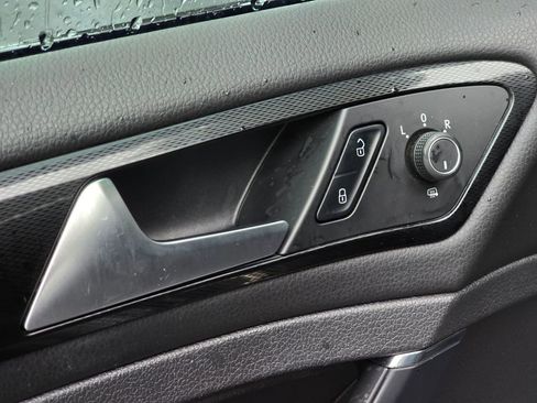 Used 2015 Volkswagen Golf 4-Door image 26