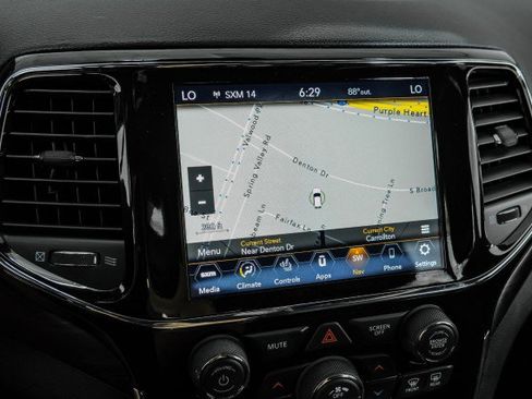 Used 2020 Jeep Grand Cherokee Laredo image 22