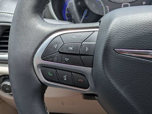 Used 2024 Chrysler Pacifica Touring-L AWD/4WD image 30