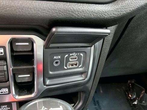 Certified 2024 Jeep Wrangler Unlimited AWD/4WD image 30