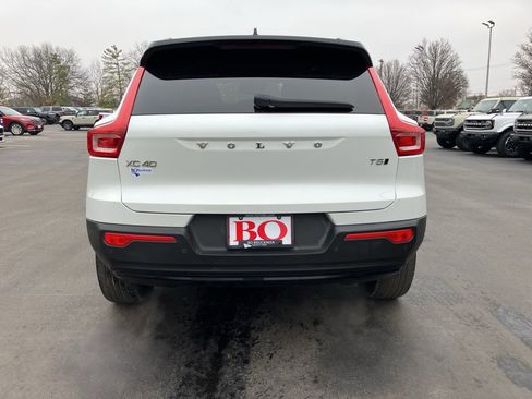 Used 2021 Volvo XC40 T5 R-Design image 8