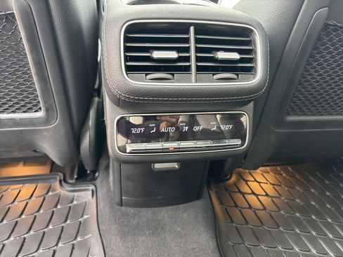 Used 2025 Mercedes-Benz GLS 450 4MATIC image 14