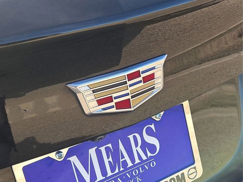 Used 2024 Cadillac XT4 Premium Luxury image 14